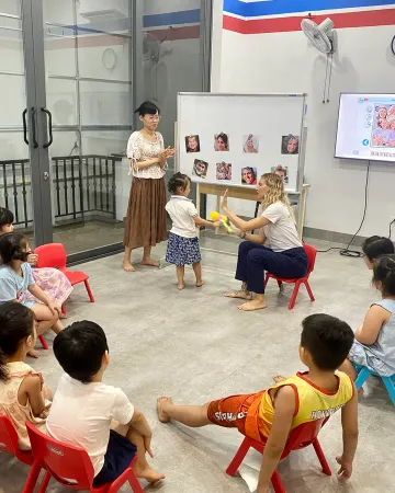 Lớp học tại Embassy Language